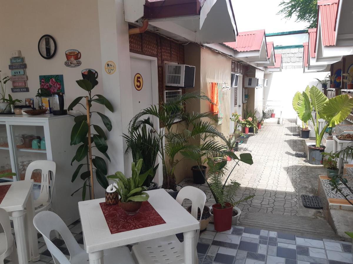 Sandstorm Lodge And Cafe Puerto Galera Exterior foto