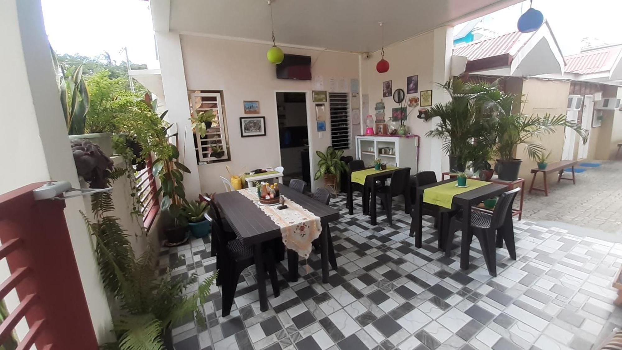 Sandstorm Lodge And Cafe Puerto Galera Exterior foto